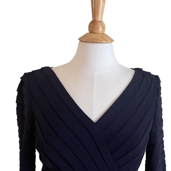 Adrianna Papell Navy Short Sleeve V-Neck Banded Sheath Dress Size 10 - Picture 2 of 12